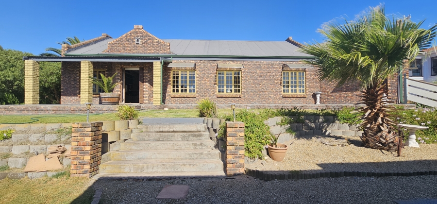 5 Bedroom Property for Sale in Middedorp Western Cape